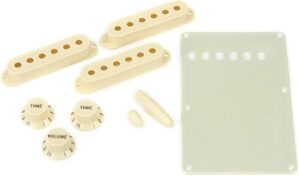 Fender Fender Aged White Stratocaster Accessory Kit