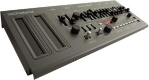 Roland SH-01A Synthesizer With Analog Circuit