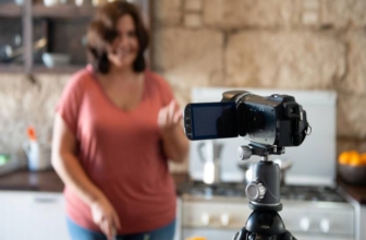 How to Choose a Vlogging Camera? Best Camera for Vlogging