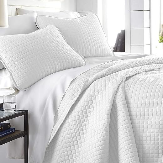 Southshore Fine Living, Inc. Premium Wrinkle-Resistant Oversized Quilt Set